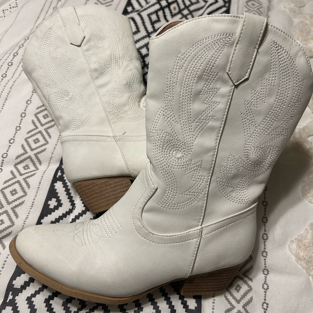 Jellypop youth Size 4 White Western Boots